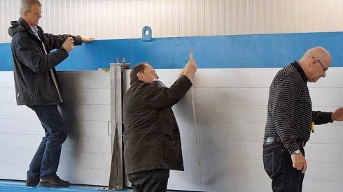 Les barrières Alu Safe sont inspectées.